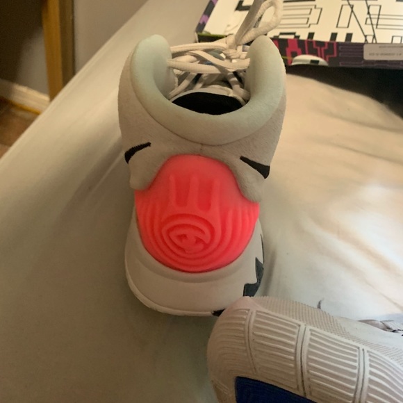 COPY - Kyrie 4 - Picture 4 of 6